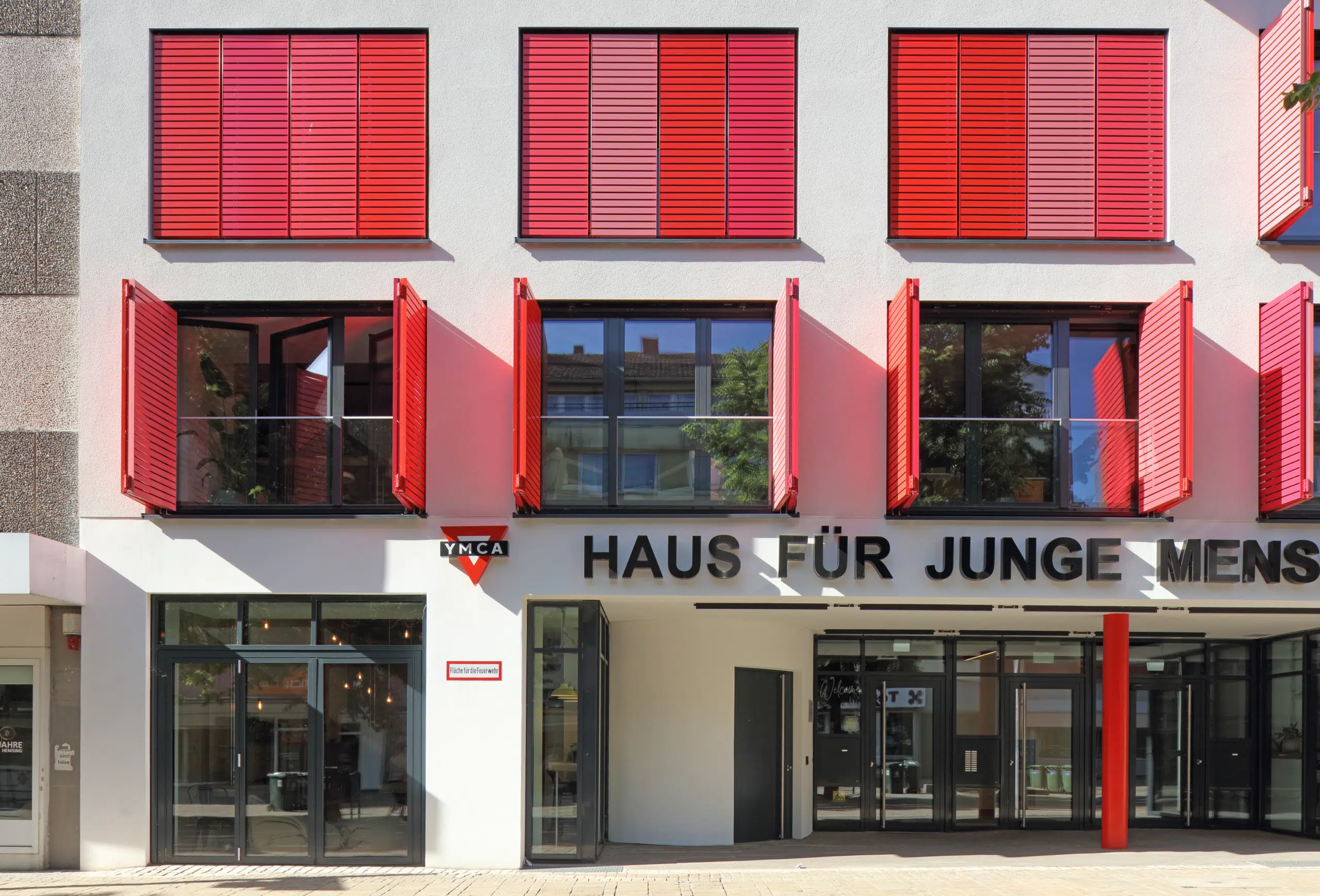 Oberhausen_Haus-fuer-junge-Menschen_0014 Schiebefaltläden Haus für junge Menschen